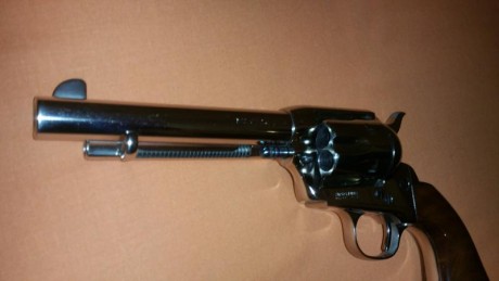Vendo (500€)muy a mi pesar mi revolver uberti saa 45lc y 5'5 pulgadas de cañon y nickelado con tornilleria 11
