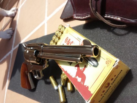 Vendo (500€)muy a mi pesar mi revolver uberti saa 45lc y 5'5 pulgadas de cañon y nickelado con tornilleria 02