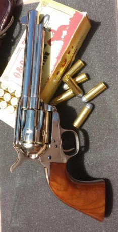 Vendo (500€)muy a mi pesar mi revolver uberti saa 45lc y 5'5 pulgadas de cañon y nickelado con tornilleria 01