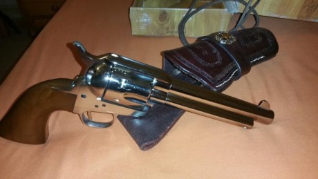 Vendo (500€)muy a mi pesar mi revolver uberti saa 45lc y 5'5 pulgadas de cañon y nickelado con tornilleria 12