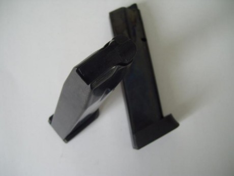 Hola , vendo dos cargadores para la pistola CZ Shadow del calibre 9mm Parabellum
estan usados y en buen 01