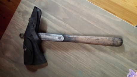 Un compañero, me ha pedido que ponga a la venta esta pieza.

Se trata de una Hacha-pico, que por la procedencia 00