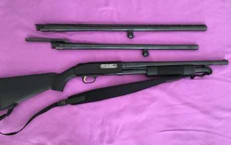 Mossberg 500A, culata y guardamanos cambiados por sintéticos, tres tubos 
Uno cilíndrico de 18 1/2 pulgadas 01