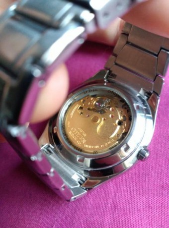 Buenas noches

Para hacer sitio en la caja voy a vender un reloj Citizen modelo NH7390. 

Sólo puesto 00