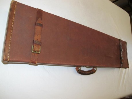 Vendo excepcional rifle Holland & Holland original. Calibre como debe ser en .375 H&H.
Acción 01