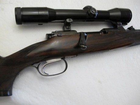 Vendo Mannlicher Schönauer cal. 30-06 grabado y con una madera de nogal preciosa y puntal parece de ébano, 01