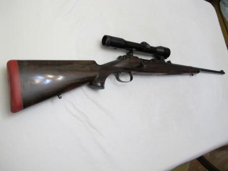 Vendo Mannlicher Schönauer cal. 30-06 grabado y con una madera de nogal preciosa y puntal parece de ébano, 20
