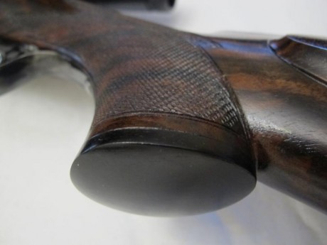 Vendo Mannlicher Schönauer cal. 30-06 grabado y con una madera de nogal preciosa y puntal parece de ébano, 41