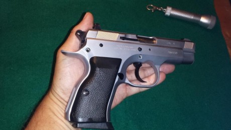 vuelvo ha poner mi tanfolio en venta .la dejo en 250 euros o cambio por revolver de 4 pulgada 10