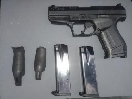 Un compañero vende una  Walther P99 en 9mm pb con unos 300 disparos hechos . 
Incluye maletín original, 10