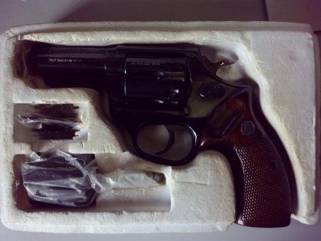 Vendo revolver Astra modelo Police, doble tambor 357 magnum-38sp y el otro de 9mm parabellum, impecable 62