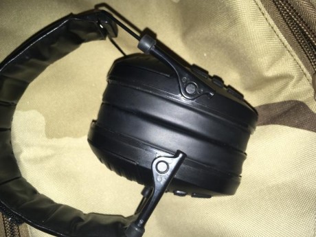 Vendo cascos electronicos gamo, con 4 dias de uso (literalmente) impecables. 30 euros ( pago gastos de 00