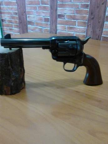Vendo revolver Uberti calibe 45 Long Colt de 4,5", en un estado impecable, el arma está en Lleida 00