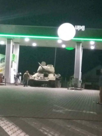 ¡Muy buenas a todos!

Estaba dando un paseo por el foro, cuando me he dado cuenta de que no había un hilo 50