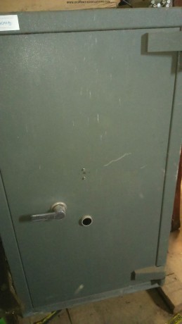 VENDO CAJA FUERTE GRADO IV -CON ESTANTES QUE SE PUEDEN QUITAR Y CAJÓN CON LLAVE DE SEGURIDAD 
MEDIDAS 01