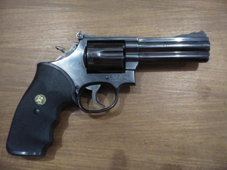 Vendo por no usar revolver Smith and Wesson de 4 " calibre 357 magnum en perfecto estado 
Precio 00