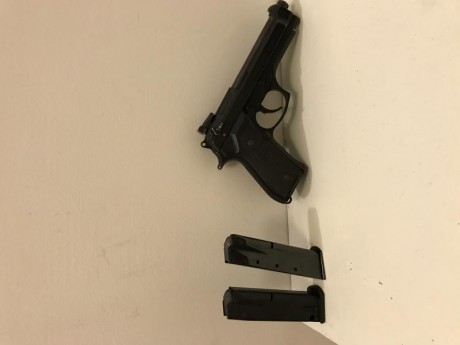Hola a todos.
Pongo a la venta, beretta 92 9mm Parabellum.
Esta en A Coruña y guiada en F.
No la he usado 02
