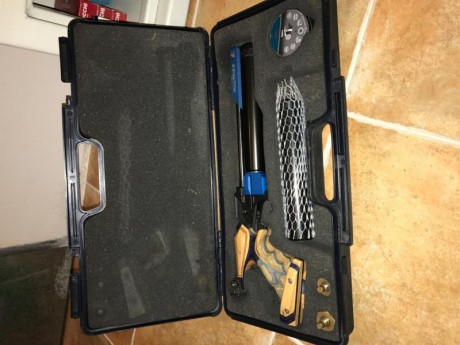 Hola
Pongo a la venta Walther LP300, cacha M, dos bombonas, en su caja.
Todas las juntas y partes de desgaste 02