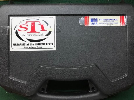 Un amigo me pide que le ponga esta pistola en venta. 
STI Trojan 9 mm para.
5 pulgadas
Como se ve esta 00