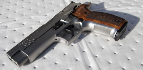 Hola vendo sig sauer 226 x-five around está como nueva sólo se atirado en precisión y mui poco 1000€  12