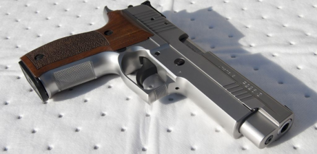 Hola vendo sig sauer 226 x-five around está como nueva sólo se atirado en precisión y mui poco 1000€  11