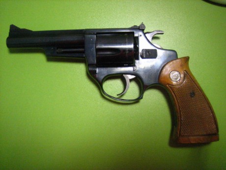 En venta revólver Astra Cadix .38 Spc 4" por 150€ portes incluidos. Guiado en A. Poco uso. funciona 00