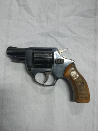un compañero me ha pedido que le ponga a la venta este arma, se trata de un revolver astra cadix de dos 02