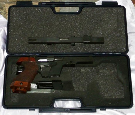 Se vende walther gsp calibre 32 s&w con conversión del 22lr, viene con dos cargadores del 22lr y uno 01