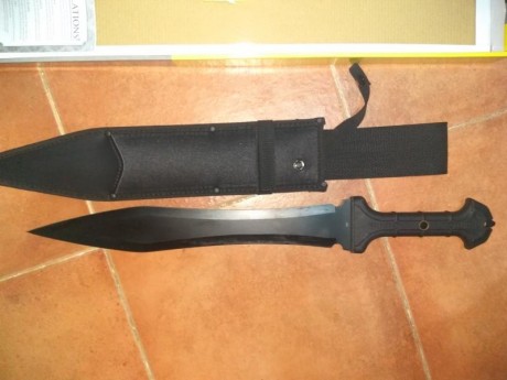 Hola, vendo esta Espada tipo Gladius , es el Combat Commander Gladiator de United Cutlery  fabricado en 02
