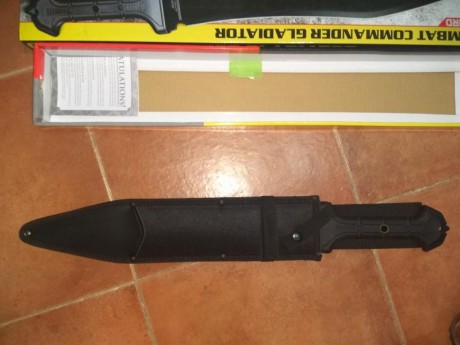 Hola, vendo esta Espada tipo Gladius , es el Combat Commander Gladiator de United Cutlery  fabricado en 01
