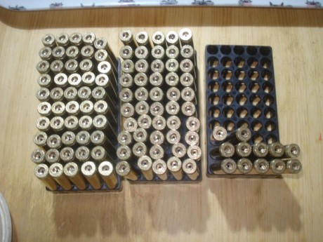 Hola,

Vendido lote de 322 vainas del calibre .243 Win. compuesto por:

112 Vainas Winchester desempistonadas.
67 02