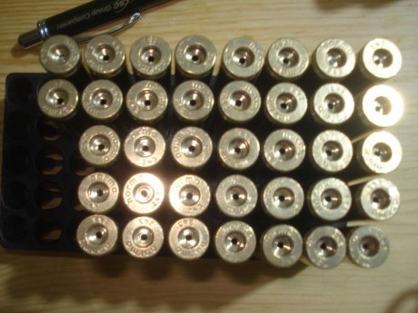 Hola,

Vendido lote de 322 vainas del calibre .243 Win. compuesto por:

112 Vainas Winchester desempistonadas.
67 00