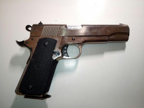 Buenas compañeros foreros.
Pongo a la venta esta norinco 1911 cal. 9PB con dos cargadores.
Lleva el grabado 12
