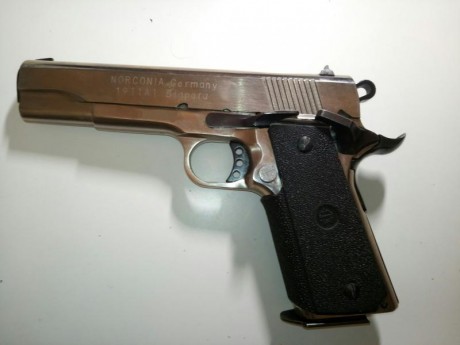 Buenas compañeros foreros.
Pongo a la venta esta norinco 1911 cal. 9PB con dos cargadores.
Lleva el grabado 11