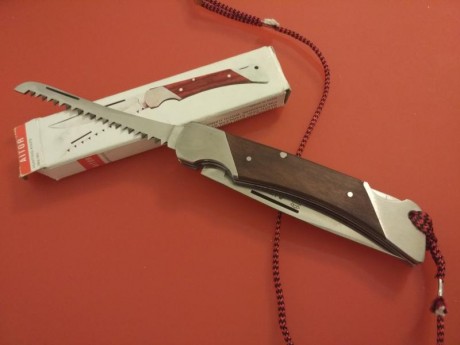 Vendo navaja Aitor modelo Commando. Navaja del cazador.  
Año 1978 , hoja plana  grabada, seguro  y pontente 01