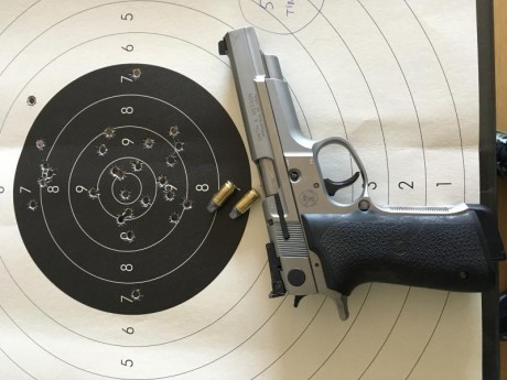 Hola, pongo a la venta mi Targetchampion 9mm en perfecto estado,lleva cañón de 5",va con 3 cargadores.Pistola 00