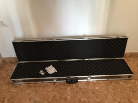 Vendo maletin-traspontín para Rifle o escopeta con visor  nuevo a estrenar
Por 80€ 
Las medidas son 138x26
Con 02