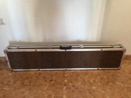 Vendo maletin-traspontín para Rifle o escopeta con visor  nuevo a estrenar
Por 80€ 
Las medidas son 138x26
Con 01