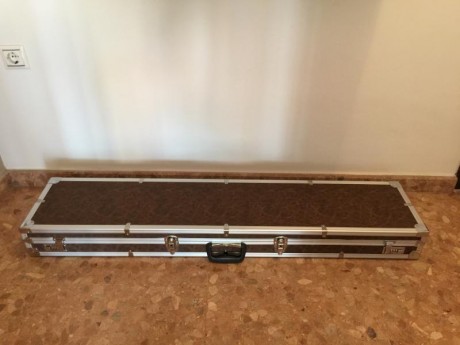 Vendo maletin-traspontín para Rifle o escopeta con visor  nuevo a estrenar
Por 80€ 
Las medidas son 138x26
Con 00