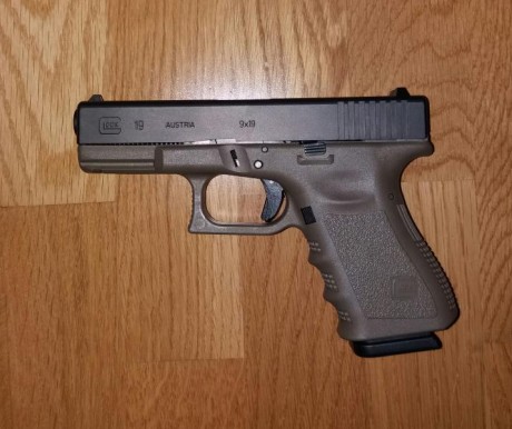 Se vende Glock 19 de 3°generacion en acabado OD (verde oliva) con dos cargadores siendo uno de ellos 15+2 11