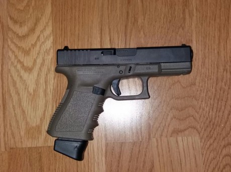 Se vende Glock 19 de 3°generacion en acabado OD (verde oliva) con dos cargadores siendo uno de ellos 15+2 10