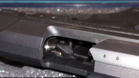 Hola a todos. Vendo pistola Walther P99. Con maletín original, 2 cargadores, 2 lomos intercambiables para 10