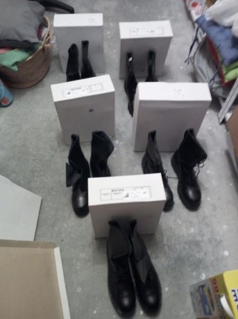 Vendo botas militares para caza,seguridad,ejercito,etc...Estan nuevas sin usar.Varias tallas:2 nº 45,2 02