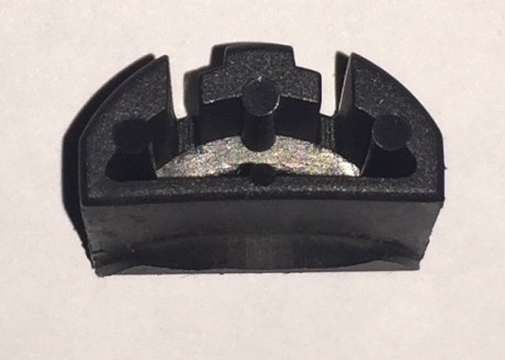 Se vende esta magnífica tapa del hueco de la empuñadura para pistolas Glock 17/19 GEN 4 (y equivalentes).
Está 02