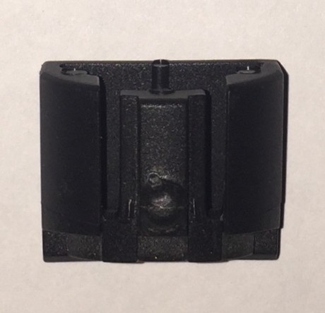 Se vende esta magnífica tapa del hueco de la empuñadura para pistolas Glock 17/19 GEN 4 (y equivalentes).
Está 01