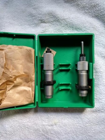 En venta un juego de dies marca rcbs para calibre 8x57 Mauser 
Están prácticamente a estrenar 
45€ con 01