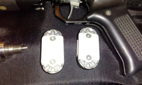Se venden dos carabinas  Pcp, una Gamo Dynamax, con regulador lobo puesto, y una Logun S16 con dos botellas 01