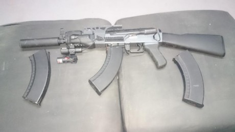 Hola, intento ayudar a un amigo a vender una equipacion completa de ropa y complementos más armas de airsoft, 00