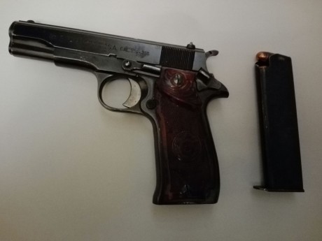 Un amigo pone en venta dos armas cortas guiadas con licencia tipo Á.

PISTOLA STAR SUPER S en calibre 01