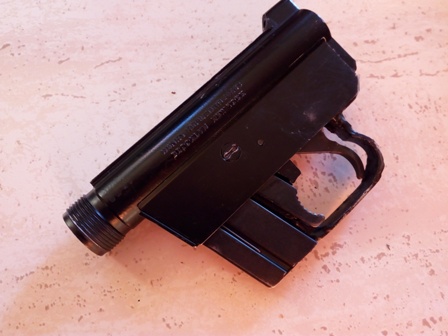 Para hacer un poco de limpieza en el armero vendo carabina  HENRY SURVIVAL  AR-7 en calibre 22lr.

Se 20